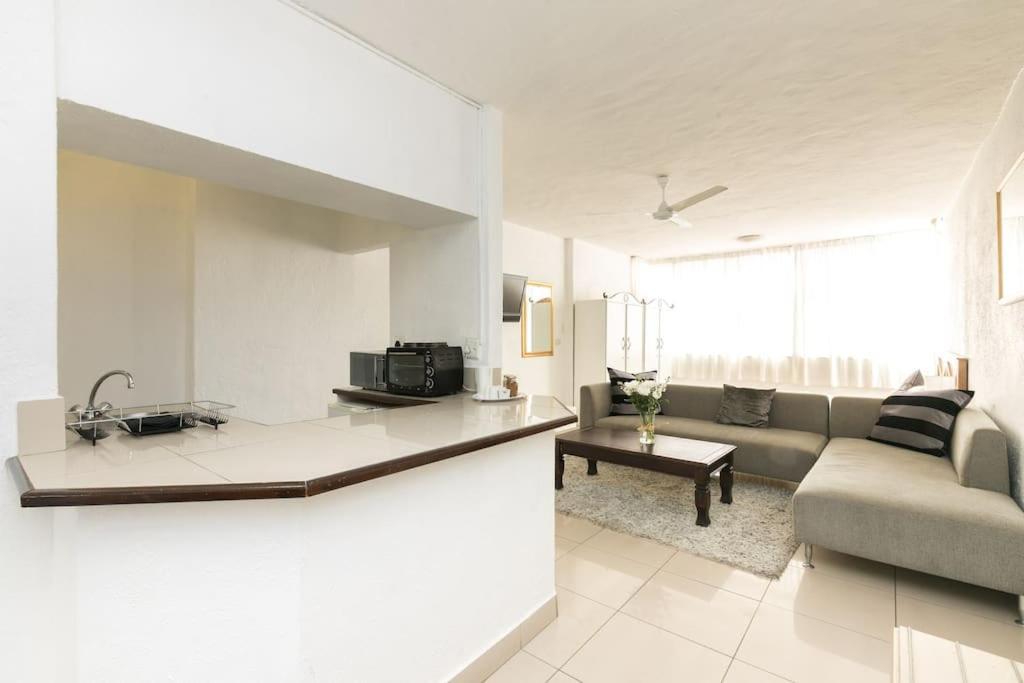 Inn & Out Sandton Park Johannesburg Esterno foto
