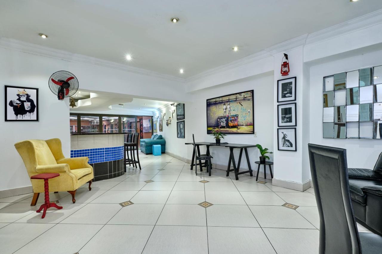 Inn & Out Sandton Park Johannesburg Esterno foto