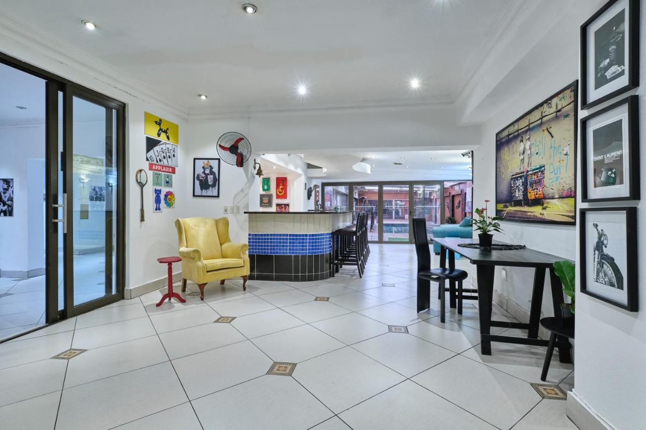Inn & Out Sandton Park Johannesburg Esterno foto